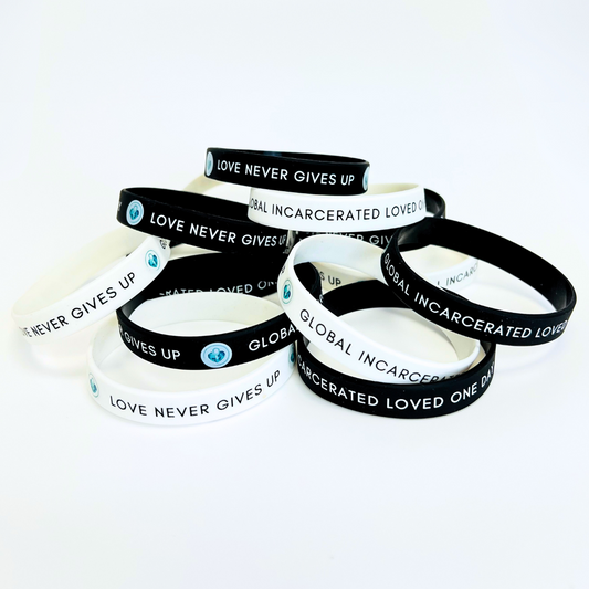 Love Never Gives Up | GILO Day Silicone Bracelet