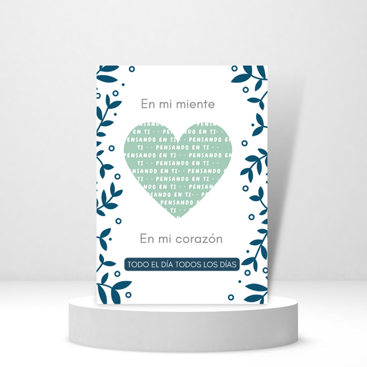 En Mi Miente, En Mi Corazon (Spanish Greeting Card) - Tarjeta con mensaje personalizado incluido.